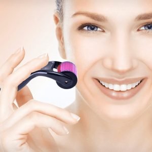 طريقة استخدام ديرما رولر في 10 خطوات للعناية بالبشرة