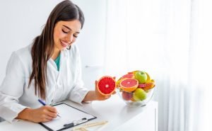 هل يعتبر أخصائي التغذية طبيب؟