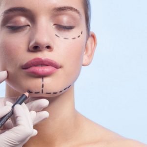 أفضل أماكن دراسة تخصص التجميل 2026: فيلر وبوتكس وليزر