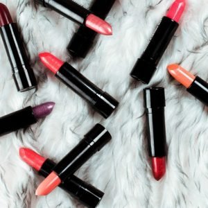 كيفية صناعة احمر الشفاه باحترافية في 8 خطوات بسيطة