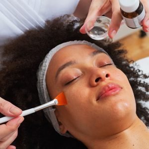 التقشير الكيميائي للوجه | دبلوم طب تجميل