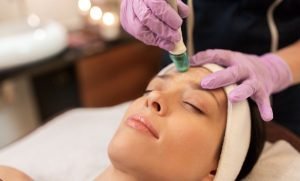 كيف تصبح أخصائي تجميل؟