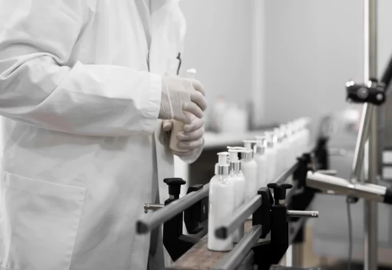 دورات تدريبية عبر الإنترنت لتصنيع مستحضرات التجميل