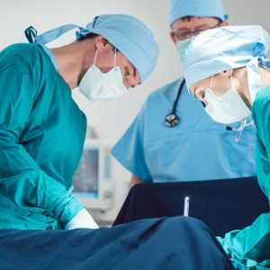 ما هو التجميل النسائي وكيفية دراسته واحترافه 2026؟
